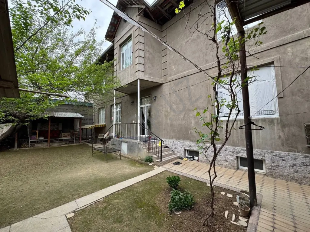 Мирзо Улугбекский р-он Продается дом. Военный госпиталь Инха. 3 уровня. 137м²