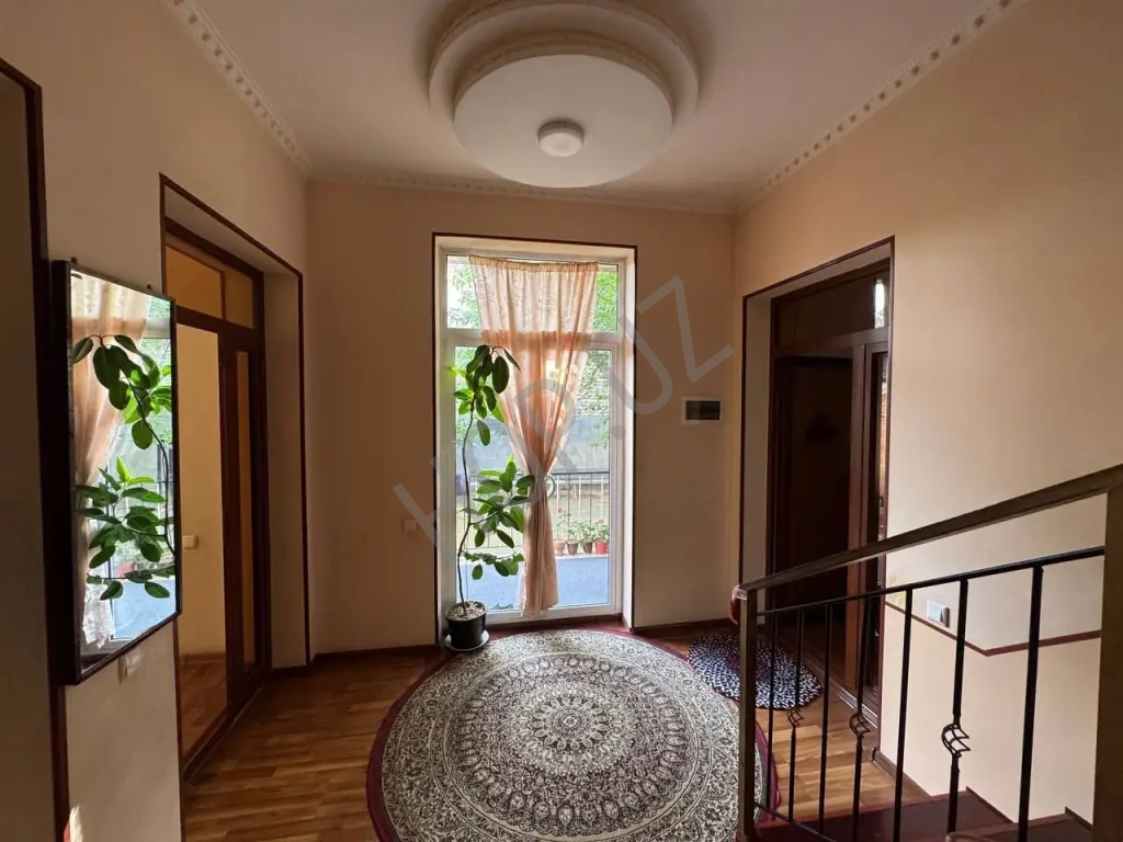 Мирзо Улугбекский р-он Продается дом. Военный госпиталь Инха. 3 уровня. 137м²