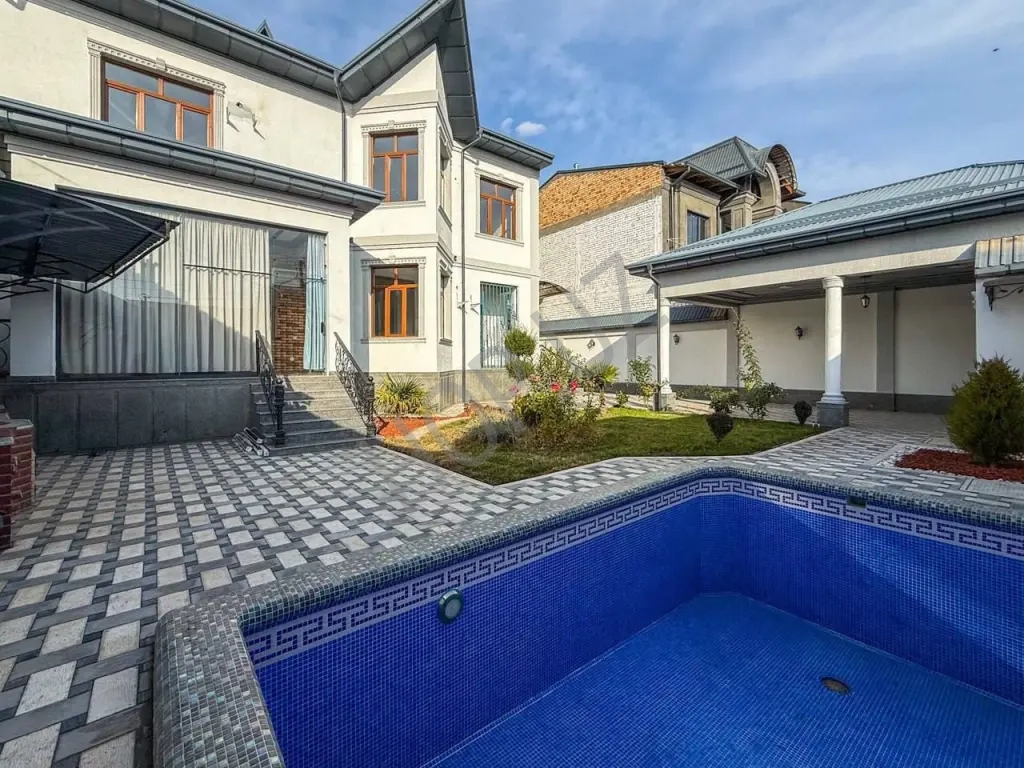 дом на Циалковского Мирзо Улугбекский р-он. 250м². 4 соток.