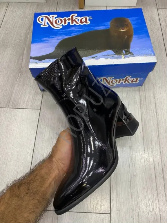 Лакированные ботинки