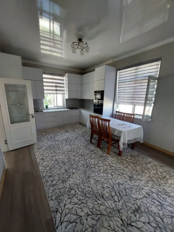 Продается Дом 200м². Мирзо Улугбекский р-он Геофизика махалля Заковат. 6 соток.