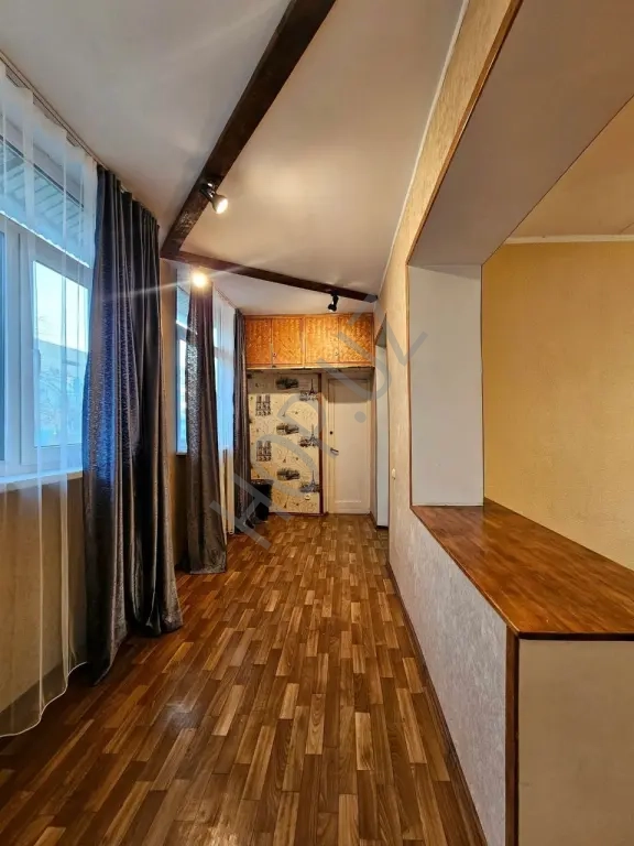 Венгерская. Аэропорт. 3/3/4 74м² Киприч 77 серия.