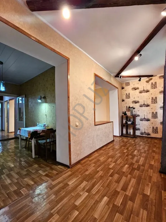 Венгерская. Аэропорт. 3/3/4 74м² Киприч 77 серия.