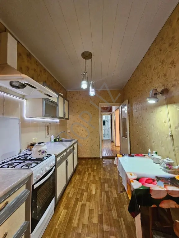 Венгерская. Аэропорт. 3/3/4 74м² Киприч 77 серия.