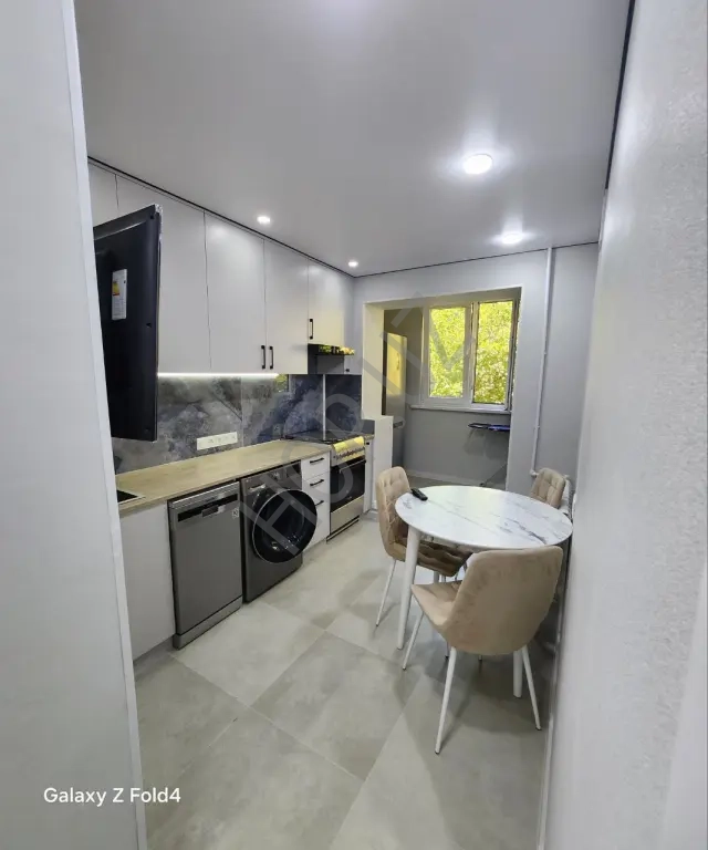 Мирзо Улугбекский р-он Ялангач 1/3/4 28м² Кирпич