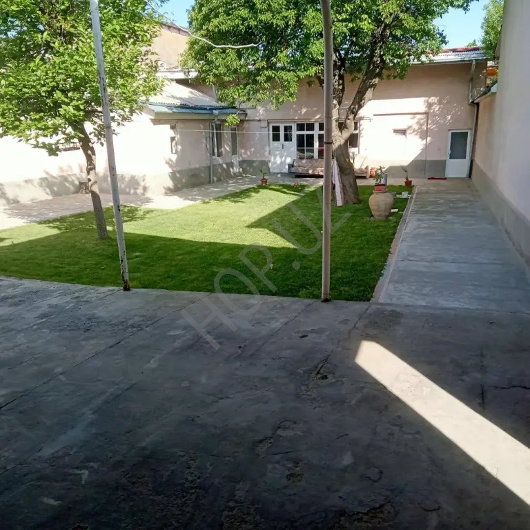 Юнусабад Шахристанская. Участок 4.52 соток. с домом. 93м² 6 комнат.