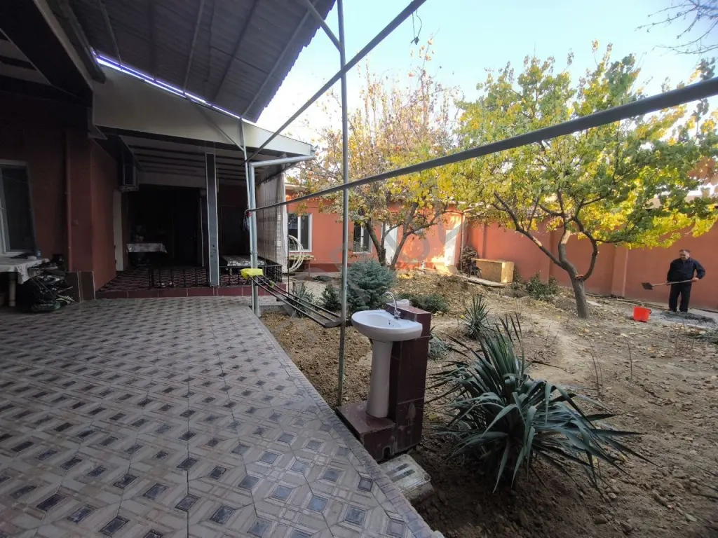 Мирзо Улугбекский р-он Олтинтепа- Кизилсув. 5.3 соток. Фасад 20м.