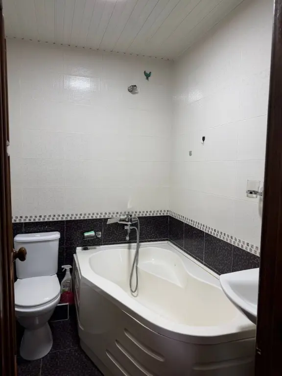 Аренда. Буюк Ипак Йули. 2/2/4, 50м².