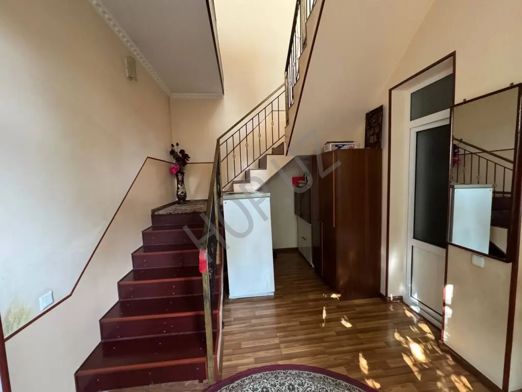 Продается Дом. Мирзо Улугбекский р-он Военный Госпиталь. 2 уровня. 137м²