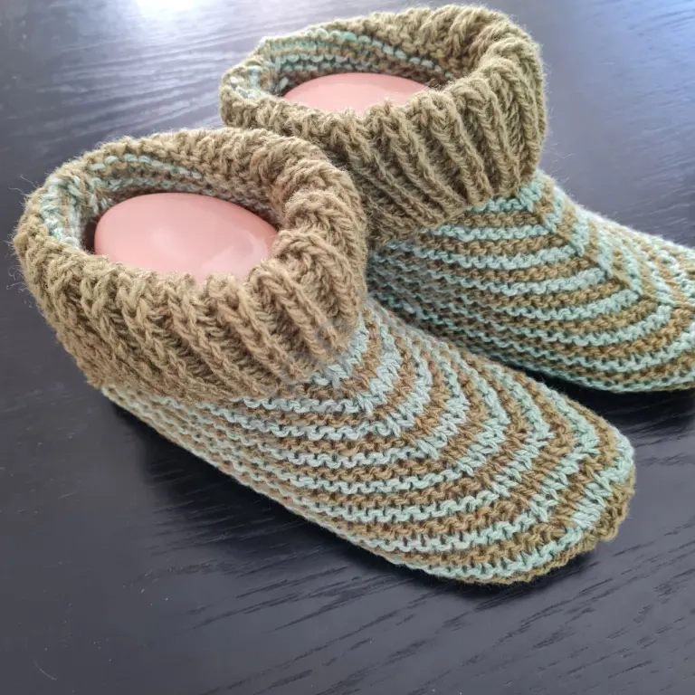 Тапочки вязанные ручной работы