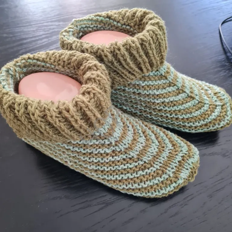 Тапочки вязанные ручной работы