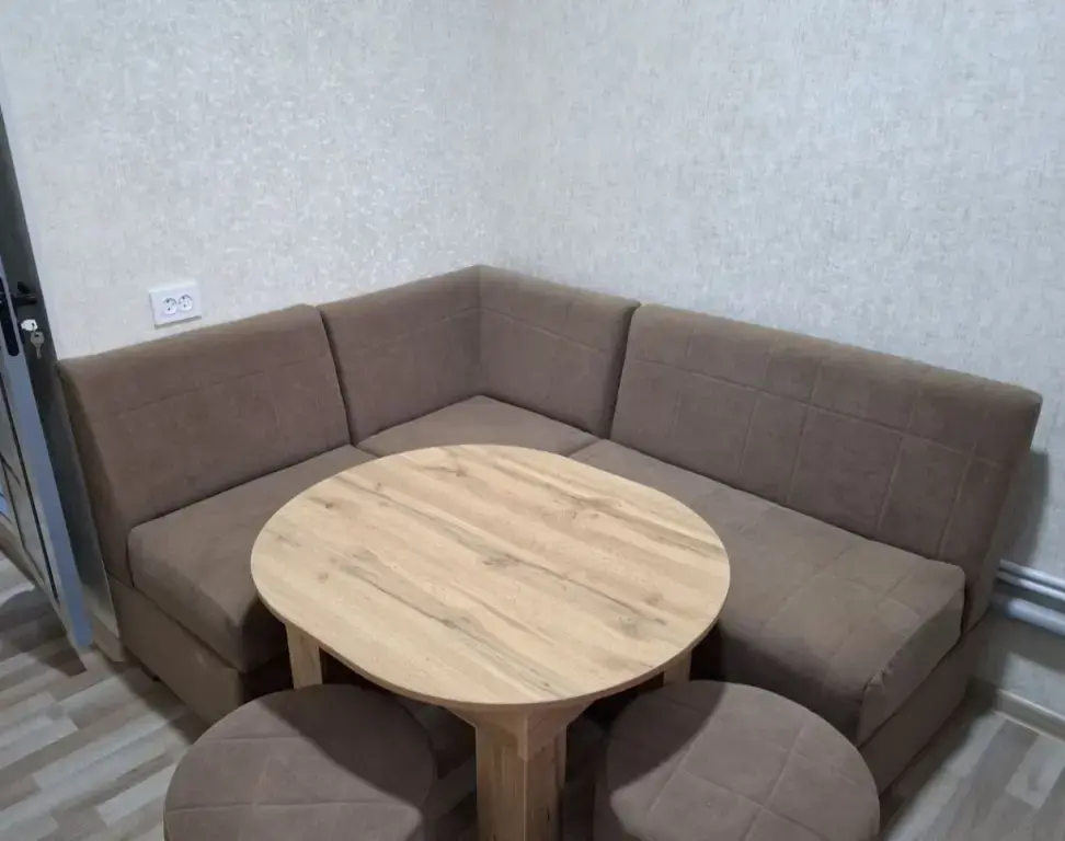 Biy: 1 xonali kvartira ijaraga, 30 m², 3/5