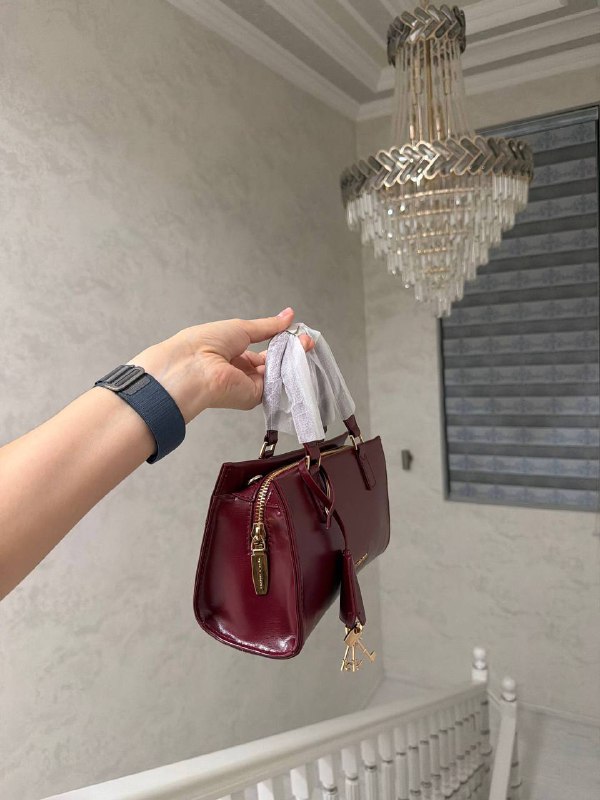 Сумка от Charles & Keith