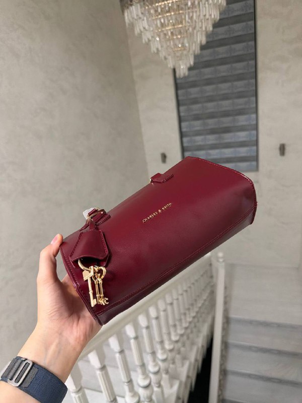 Сумка от Charles & Keith