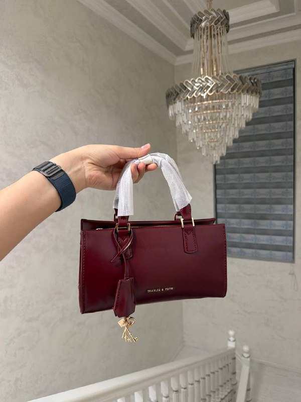 Сумка от Charles & Keith