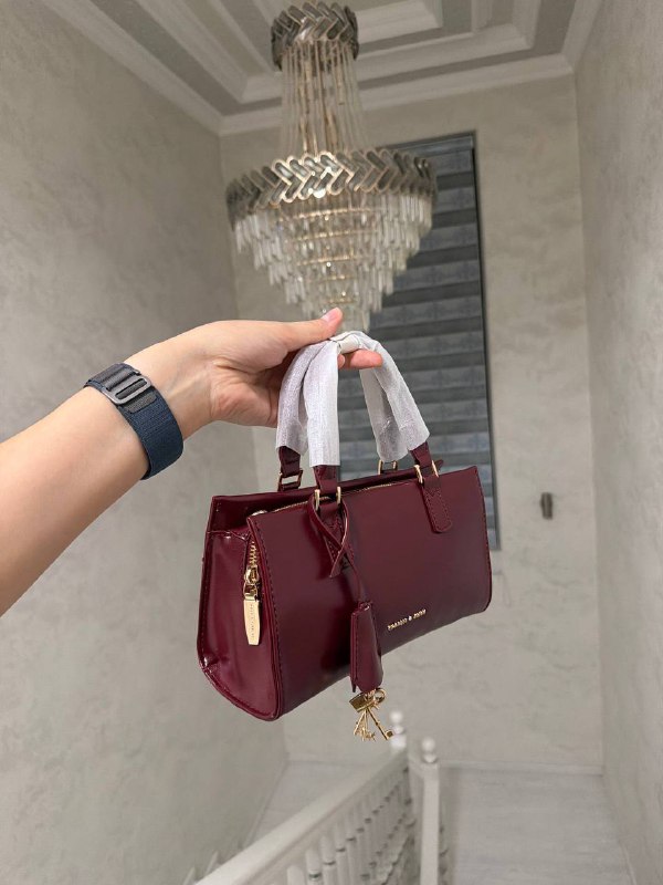 Сумка от Charles & Keith