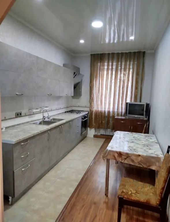 Феруза ориентир Шукррна кафе. 3в2/1/4 65м²