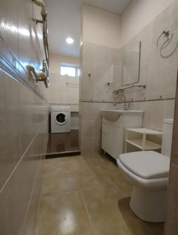 Феруза ориентир Шукррна кафе. 3в2/1/4 65м²