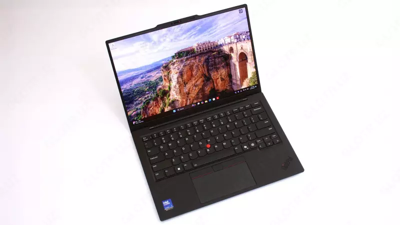 Lenovo ThinkPad X1 Carbon G13 Aura Edition (21NS004WFW)