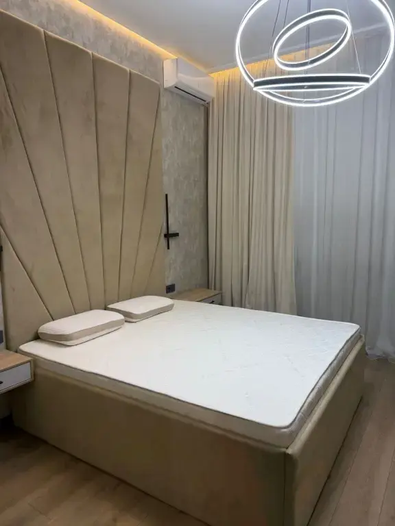 Shota Rustaveli ko‘chasida 3 xonali kvartira ijaraga, 75 m², 3/4
