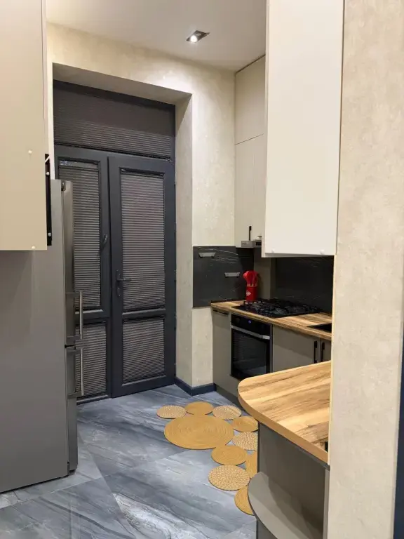 Shota Rustaveli ko‘chasida 3 xonali kvartira ijaraga, 75 m², 3/4