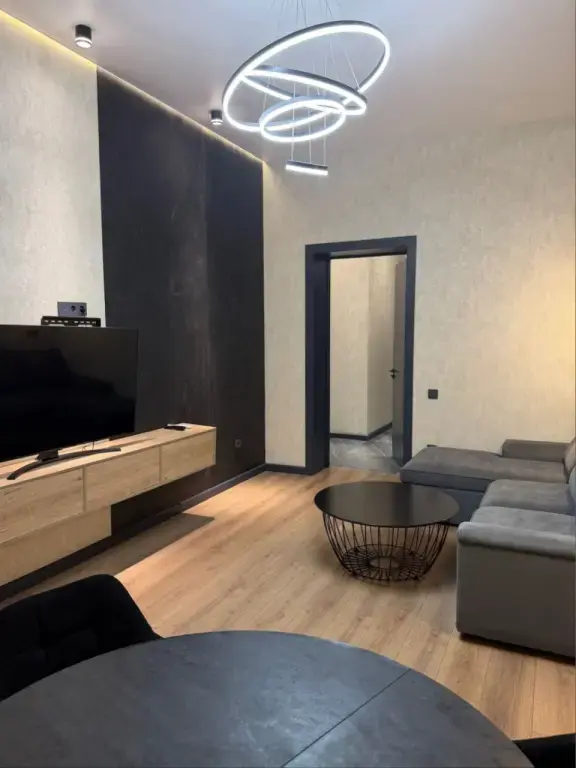 Shota Rustaveli ko‘chasida 3 xonali kvartira ijaraga, 75 m², 3/4