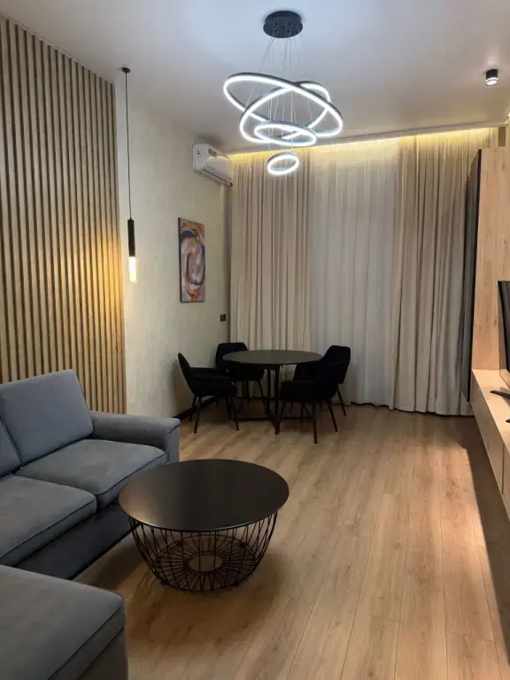 Shota Rustaveli ko‘chasida 3 xonali kvartira ijaraga, 75 m², 3/4