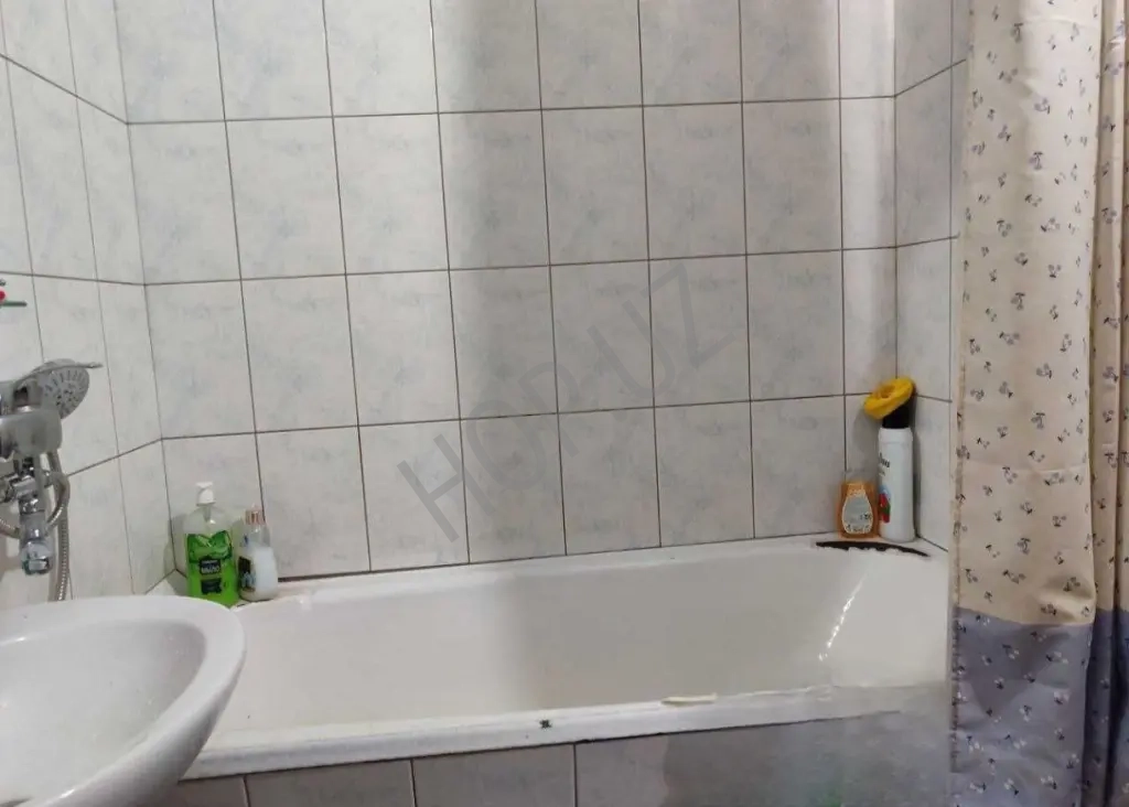 Ялангач Эко базар. 3/4/4 70м². Кирпич.